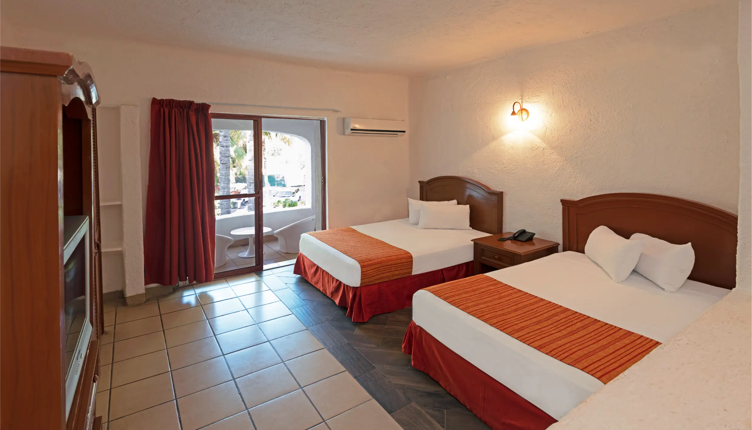 Habitación estándar con dos camas matrimoniales